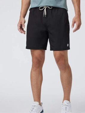 Vuori Kore Short Lined  5” size M
